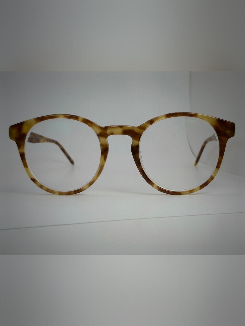 Jade. Blonde Tortoiseshell Round Frame Glasses. Spring Hinge